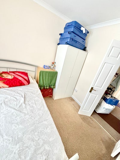 1 room Main Photo