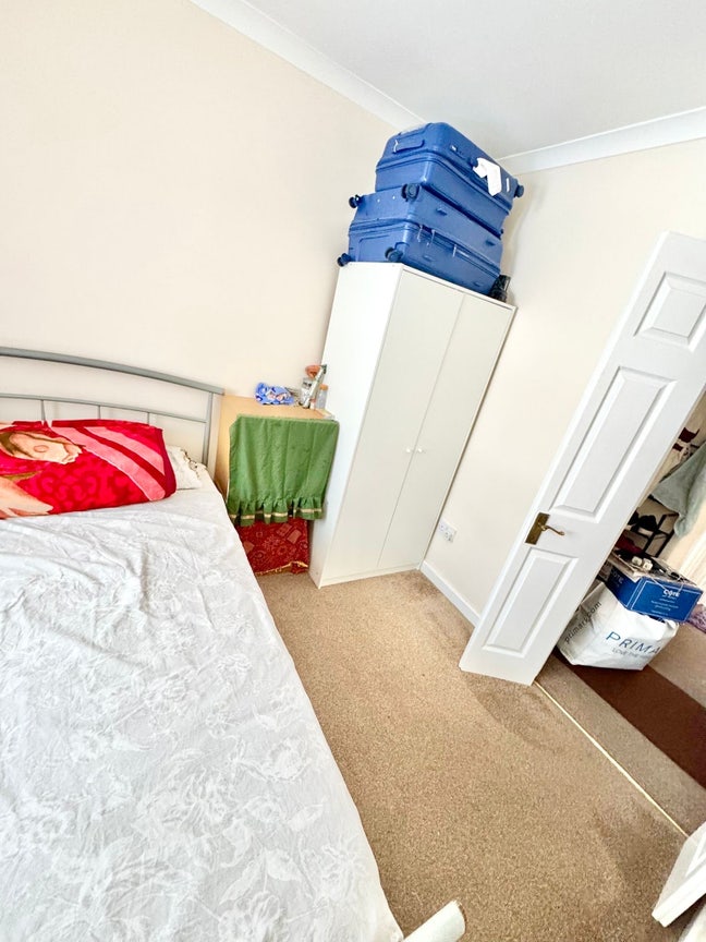 1 room Main Photo