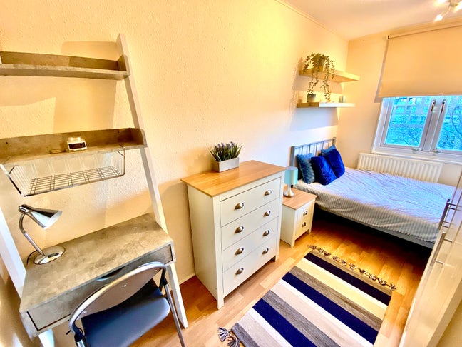 1 top lakeview room location (London) SE2  Main Photo