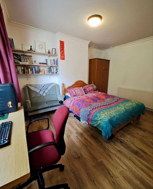 Extra Large Double Room in a friendly house :) Main Photo