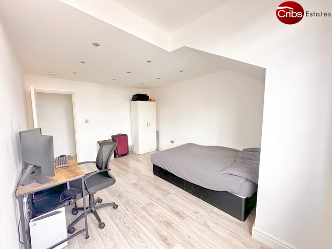 4 Bedroom Duplex to Rent in Richmond SW14 Main Photo