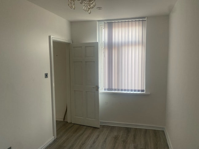 Single Unfurnished Room in Bolton Main Photo