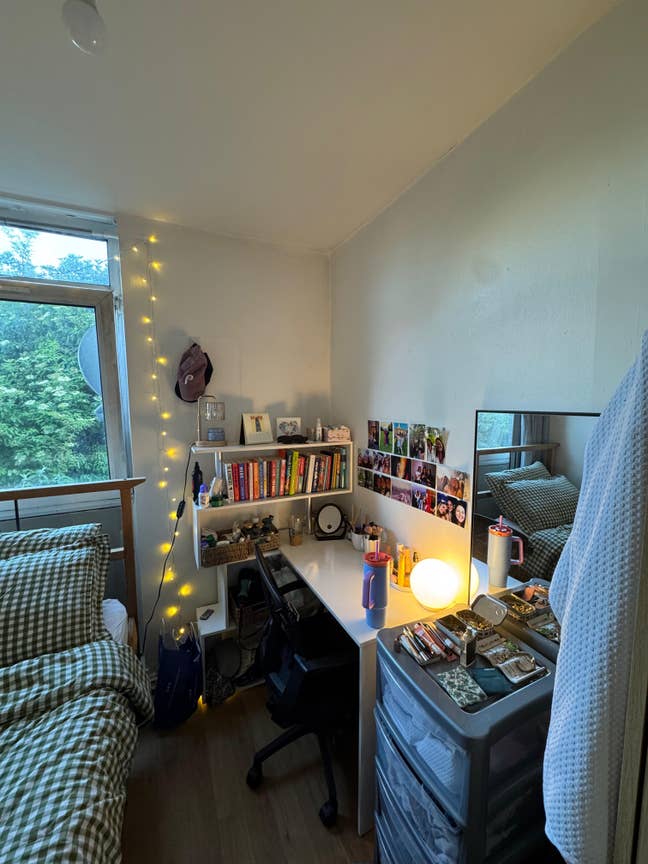 Cosy Room in E1 Main Photo