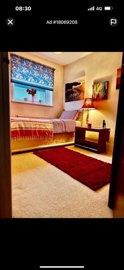 Spacious  single room available for rent ( female) Main Photo