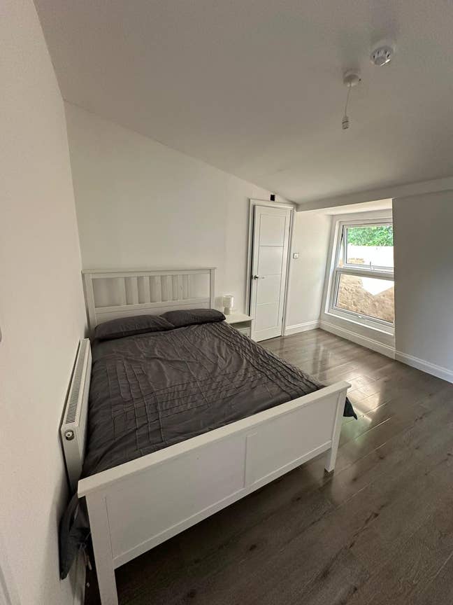 Newly Refurbished Rooms in Stratford E15 Main Photo