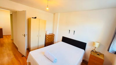 Amazing 1 Bedroom Flat in Mile End  Main Photo