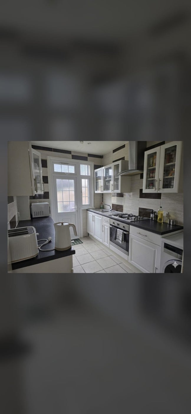 Double Room available for rent - cr7 Main Photo