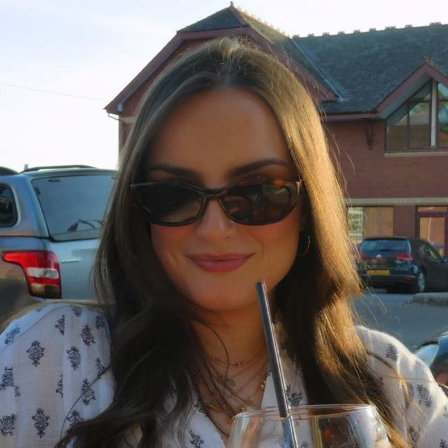 Professional Female seeks a double room Main Photo