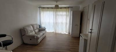 Large Double Bedroom in Quiet Crawley location Main Photo