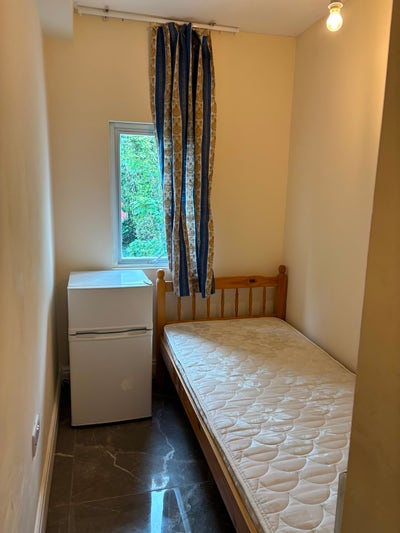 Lovely Single En-suite by Manor House Station Main Photo