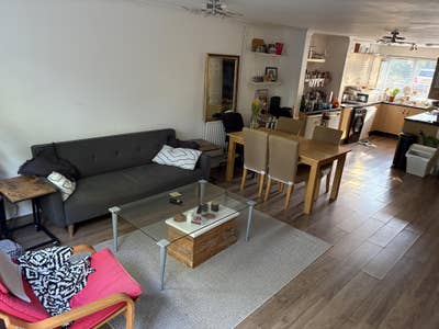 2 Double Rooms in Spacious 3-Bed House with Garden Main Photo