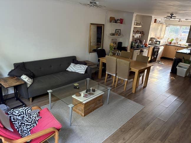 2 Double Rooms in Spacious 3-Bed House with Garden Main Photo