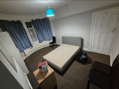 Huge Double Room I Basildon &pound;825 Pm Bills Included Main Photo