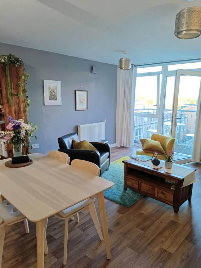 Sunny Flat in Hanwell Main Photo