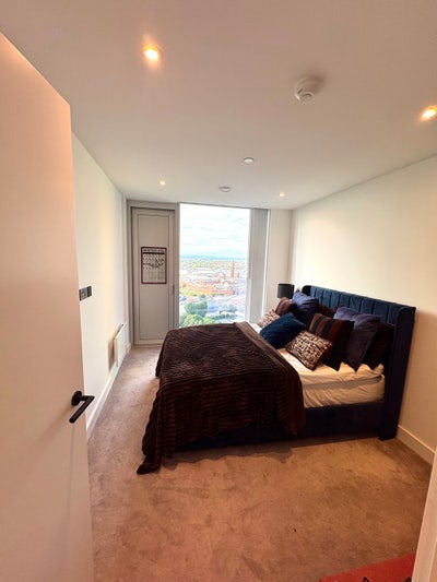Looking for flatmate from July/August  Main Photo