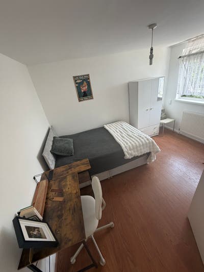 Large room in Holloway road with extra storages  Main Photo