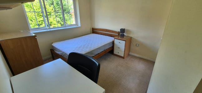 Professional House Share - Single Room inc bills Main Photo