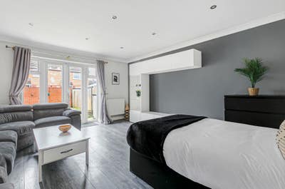 Spacious Double Room Free Parking - All Bills Inc Main Photo