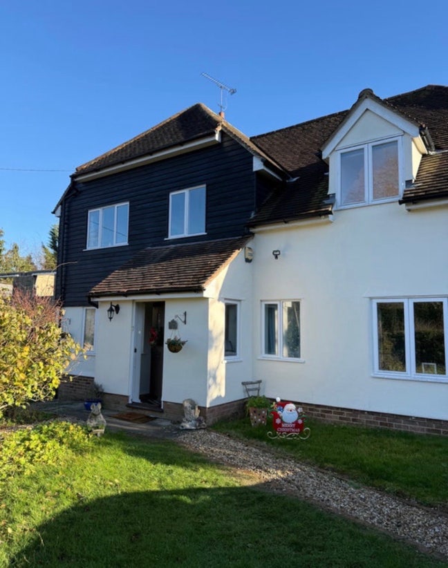 Room in spacious 5 bed detached house Main Photo