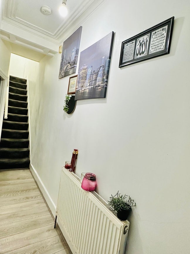 Double Room Close to Upton Park Station  Main Photo