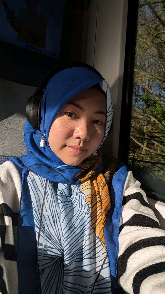 Practicing Muslim Woman - UoL Languages Student Main Photo