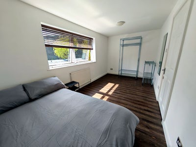 2 Rooms in SE9 Home Main Photo
