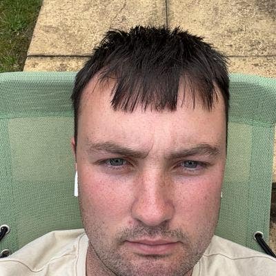 Professional Male seeks a single or double room Main Photo