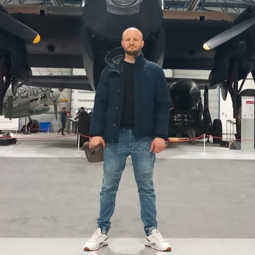 Professional Male seeks a single or double room Main Photo