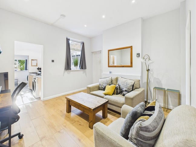 Luxury central en-suite rooms. All bills included. Main Photo