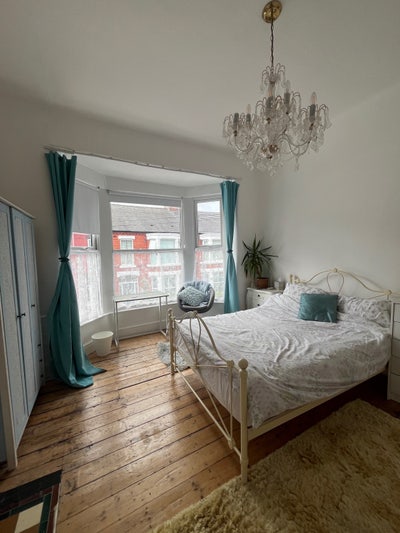 Cosy quiet rooms in leafy location close to city Main Photo