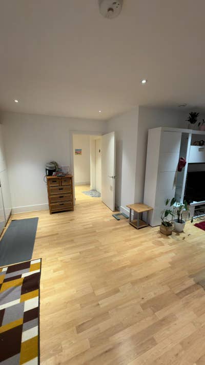 Double bedroom with separate bathroom Main Photo