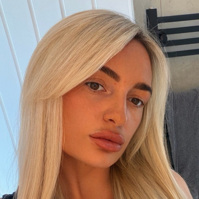 Professional Female seeks a double room Main Photo