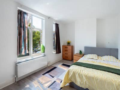 ✨ Double Rooms Stoneleigh– All Bills Included ✨ Main Photo