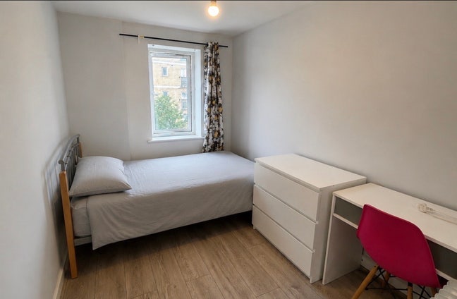 Amazing Deal Bright Double Room Canary Wharf  Main Photo