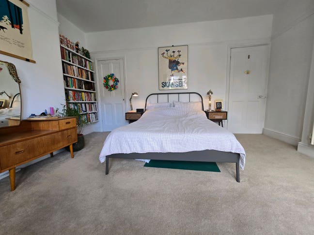 Large ensuite rooms in townhouse with views Main Photo