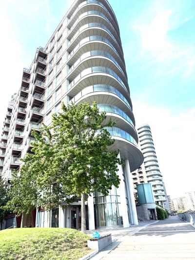 Rare Opportunity: Premium Riverside Rooms E14 Main Photo