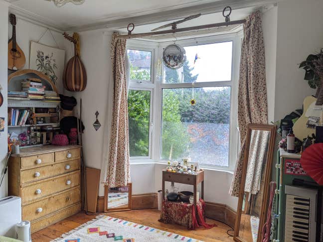 Sunny, large double room in a shared house Main Photo
