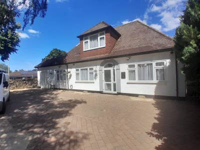 Whole Property Available – Ideal for Socia HOUSING Main Photo