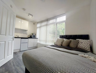 Spacious En-Suite Studio in Orton Malborne Main Photo