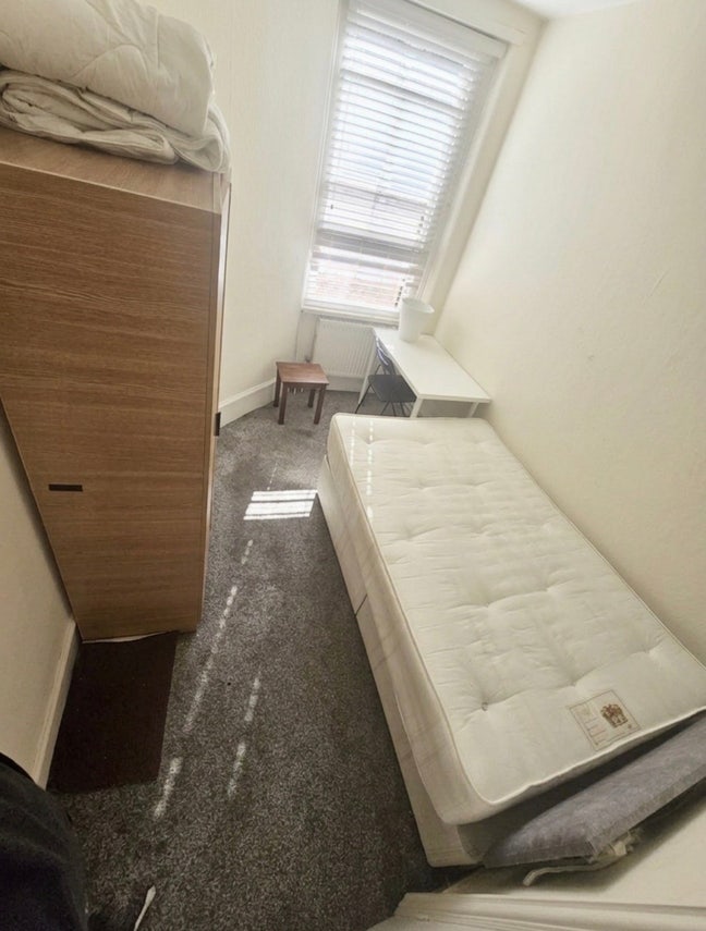 Double  Room Available - Hammersmith Main Photo