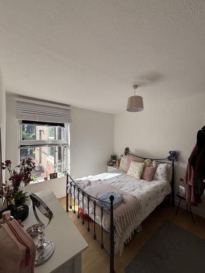 Looking for a girlie to move in with me in Sept! Main Photo