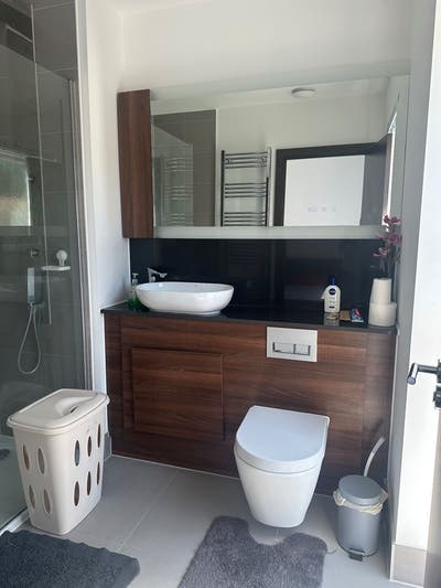 Spacious en-suiy double room in beautiful area Main Photo
