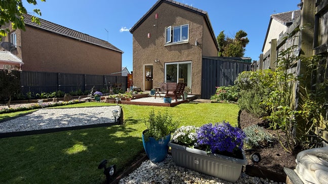 Room to rent in Uphall  Main Photo