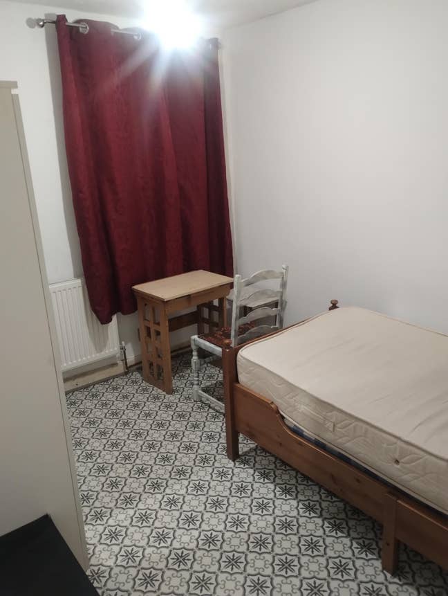 Room available  Main Photo
