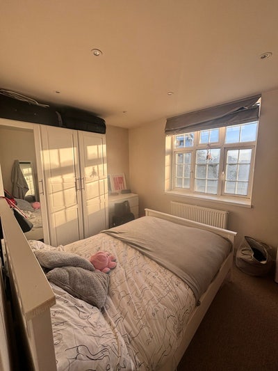 Double Room in a Girls flat - NW London Main Photo