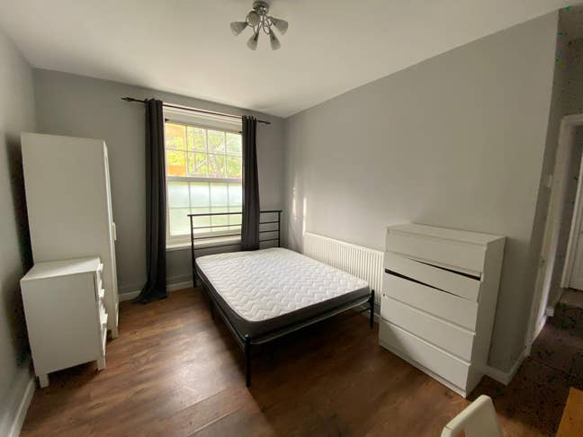 Lovely room in Wandsworth Road ! NOW !! Main Photo