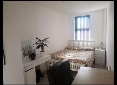 Room in the Jewellery Quarter Main Photo