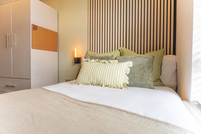 Modern En-suite Room! Main Photo