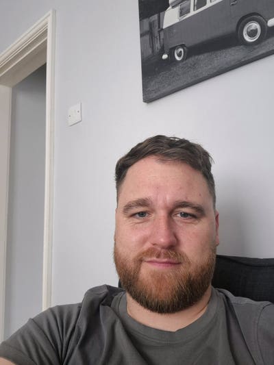 Professional Male seeks a single or double room Main Photo