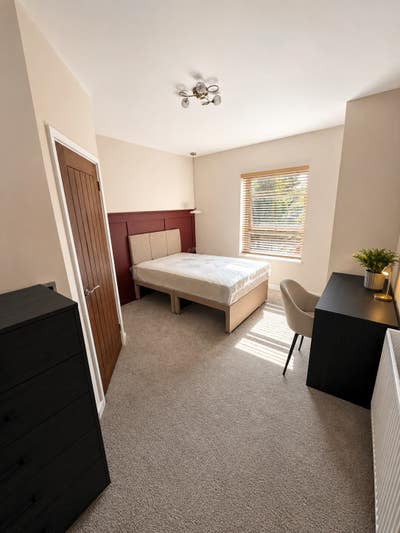 BRAND NEW studio/en-suite rooms Main Photo